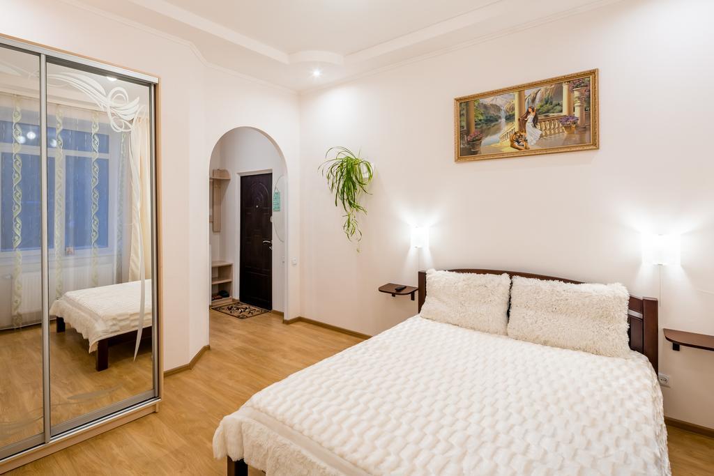 Apartment On Khmelnytskogo Street Lvov Exteriér fotografie