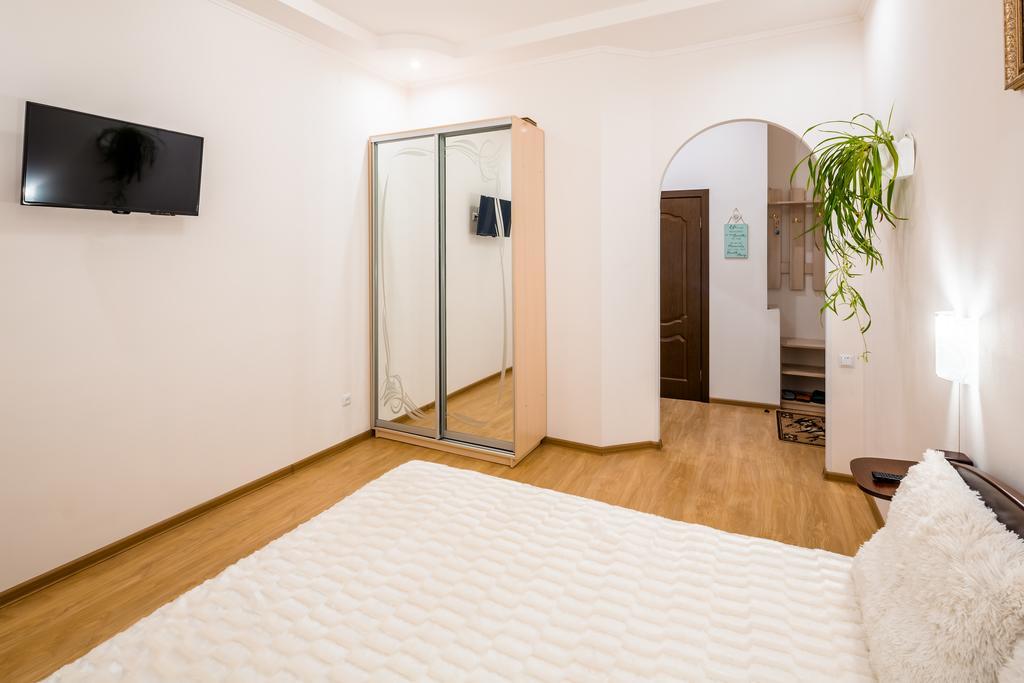 Apartment On Khmelnytskogo Street Lvov Exteriér fotografie